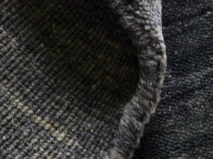 Moderner, Handloom Gabbeh Orientteppich von Khademi aus Wolle, anthrazit-grau. Einfarbiges Uni-Design. Produziert in Indien. Größe: 60x40cm. Teppichnummer: KB4-1617. Verkauf durch Jupiter Intl.