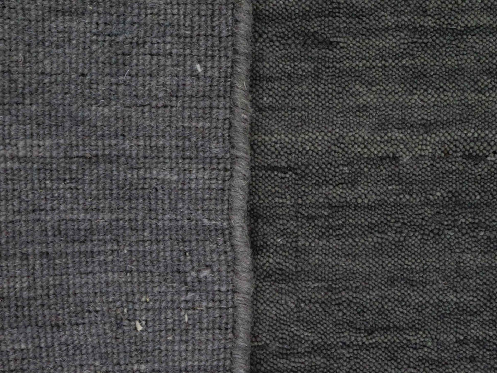 Moderner, Handloom Gabbeh Orientteppich von Khademi aus Wolle, grau. Einfarbiges Uni-Design. Produziert in Indien. Größe: 86x60cm. Teppichnummer: KB4-1609. Verkauf durch Jupiter Intl.