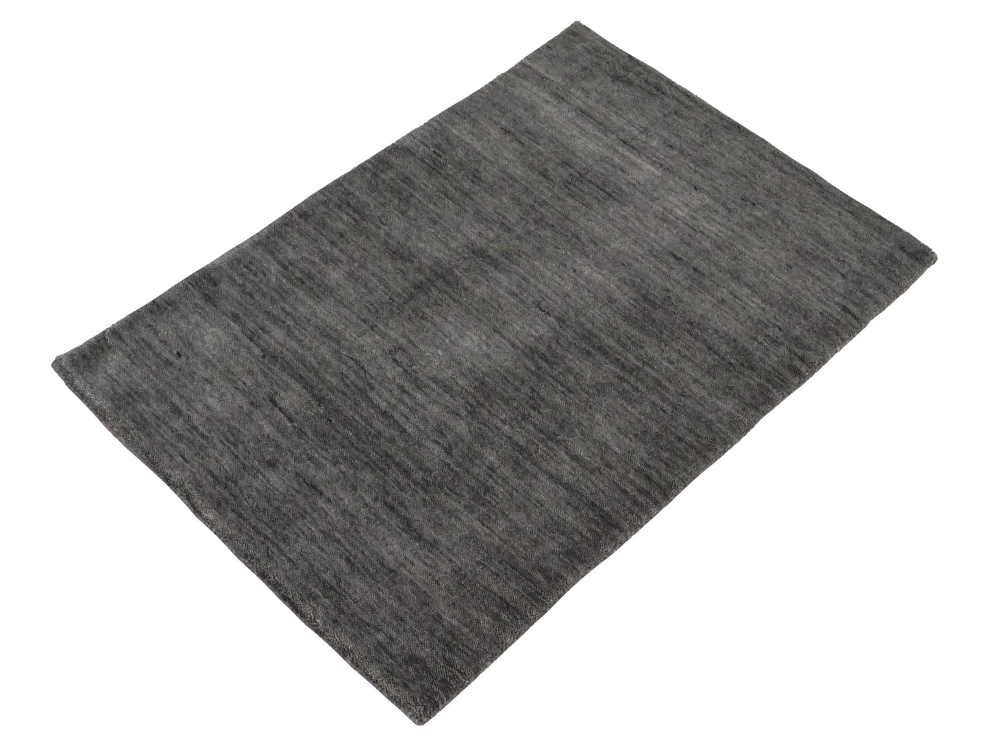 Moderner, Handloom Gabbeh Orientteppich von Khademi aus Wolle, grau. Einfarbiges Uni-Design. Produziert in Indien. Größe: 86x62cm. Teppichnummer: KB4-1608. Verkauf durch Jupiter Intl.