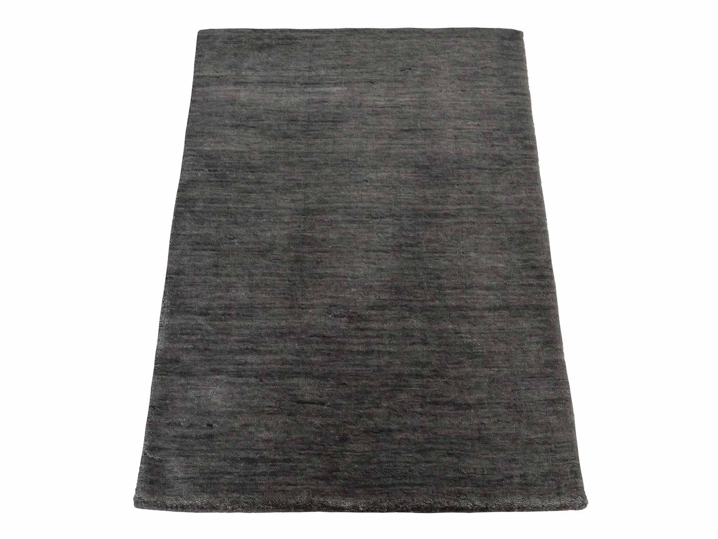 Moderner, Handloom Gabbeh Orientteppich von Khademi aus Wolle, grau. Einfarbiges Uni-Design. Produziert in Indien. Größe: 86x62cm. Teppichnummer: KB4-1608. Verkauf durch Jupiter Intl.