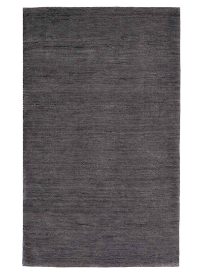 Moderner, Handloom Gabbeh Orientteppich von Khademi aus Wolle, grau. Einfarbiges Uni-Design. Produziert in Indien. Größe: 88x60cm. Teppichnummer: KB4-1610. Verkauf durch Jupiter Intl.