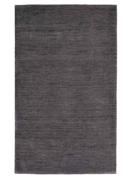 Moderner, Handloom Gabbeh Orientteppich von Khademi aus Wolle, grau. Einfarbiges Uni-Design. Produziert in Indien. Größe: 88x60cm. Teppichnummer: KB4-1610. Verkauf durch Jupiter Intl.