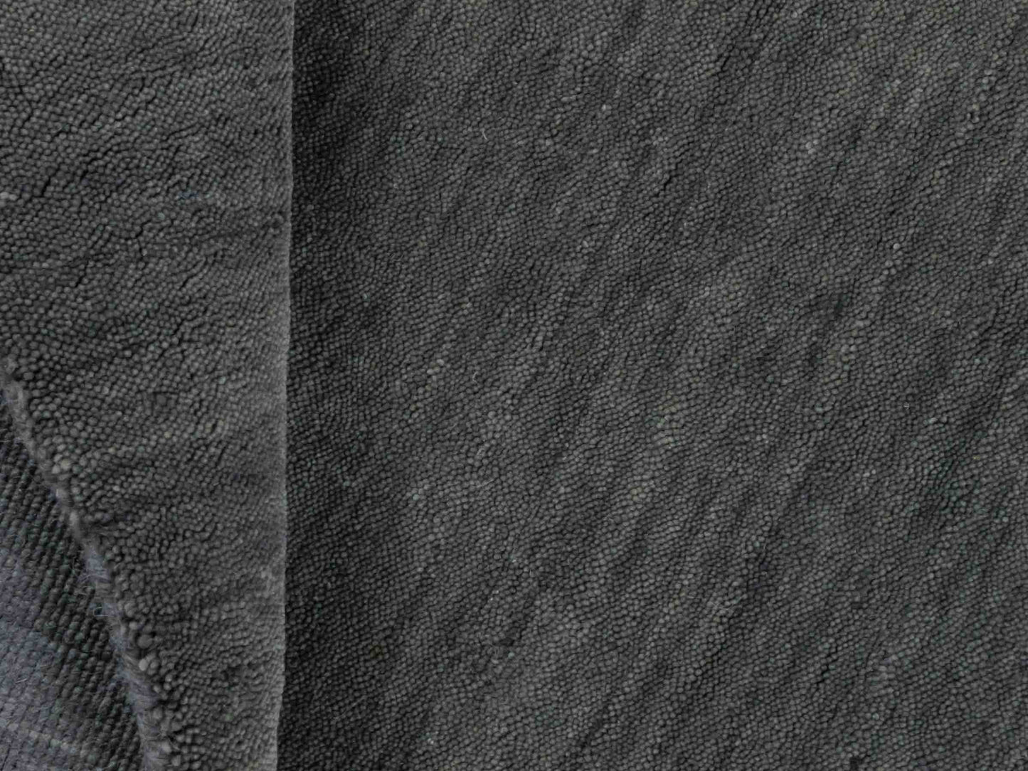 Moderner, Handloom Gabbeh Orientteppich von Khademi aus Wolle, grau. Einfarbiges Uni-Design. Produziert in Indien. Größe: 88x60cm. Teppichnummer: KB4-1610. Verkauf durch Jupiter Intl.