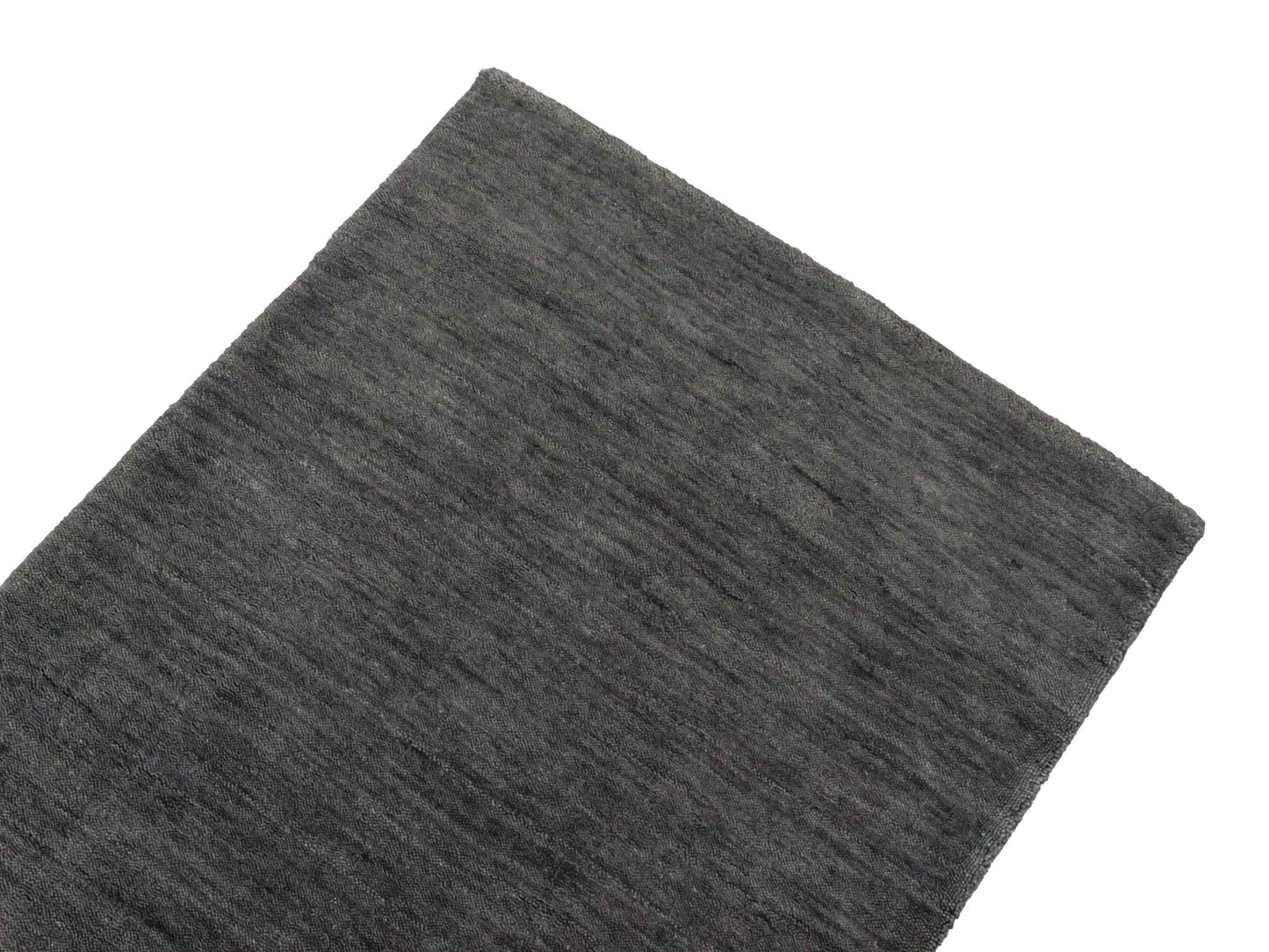 Moderner, Handloom Gabbeh Orientteppich von Khademi aus Wolle, grau. Einfarbiges Uni-Design. Produziert in Indien. Größe: 88x60cm. Teppichnummer: KB4-1610. Verkauf durch Jupiter Intl.