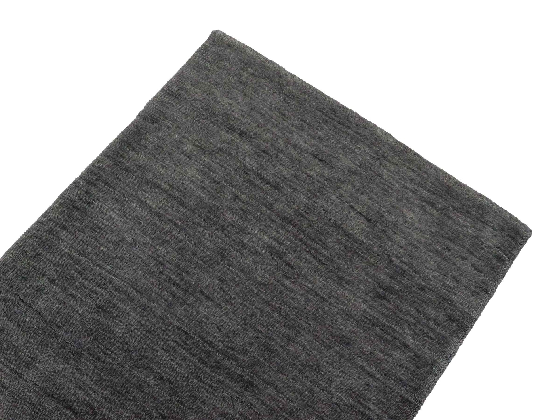 Moderner, Handloom Gabbeh Orientteppich von Khademi aus Wolle, grau. Einfarbiges Uni-Design. Produziert in Indien. Größe: 88x60cm. Teppichnummer: KB4-1610. Verkauf durch Jupiter Intl.