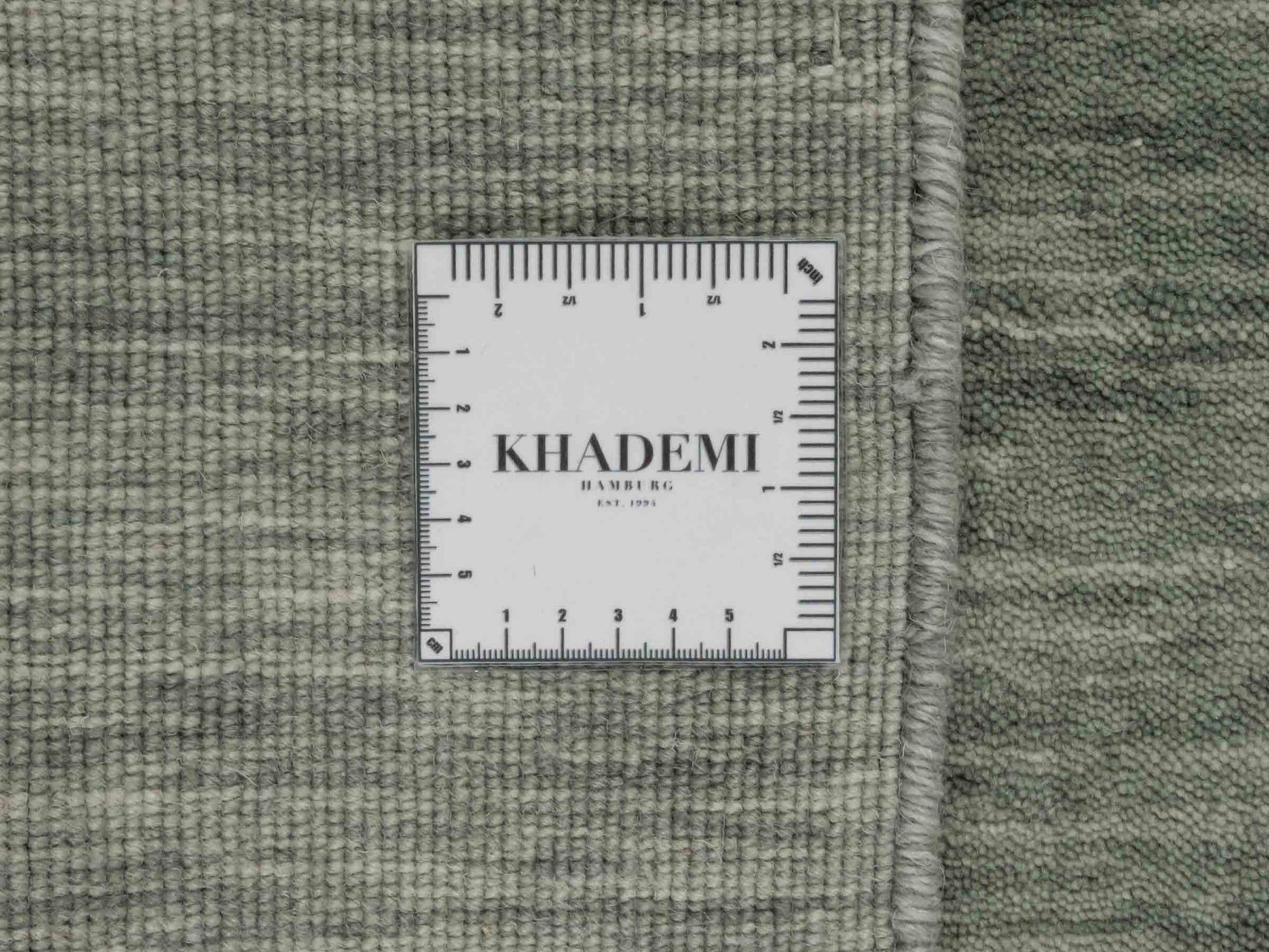 Moderner, Handloom Gabbeh Orientteppich von Khademi aus Wolle, mintgrün. Einfarbiges Uni-Design. Produziert in Indien. Größe: 92x58cm. Teppichnummer: KB4-1566. Verkauf durch Jupiter Intl.