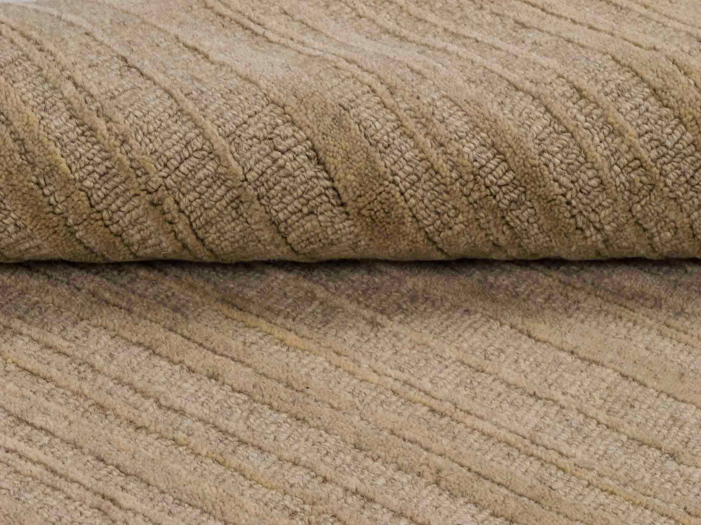 Moderner, Handloom Lori Orientteppich von Khademi aus Wolle, beige. Geometrisches Design. Produziert in Indien. Größe: 149x82cm. Teppichnummer: KB4-1520. Verkauf durch Jupiter Intl.