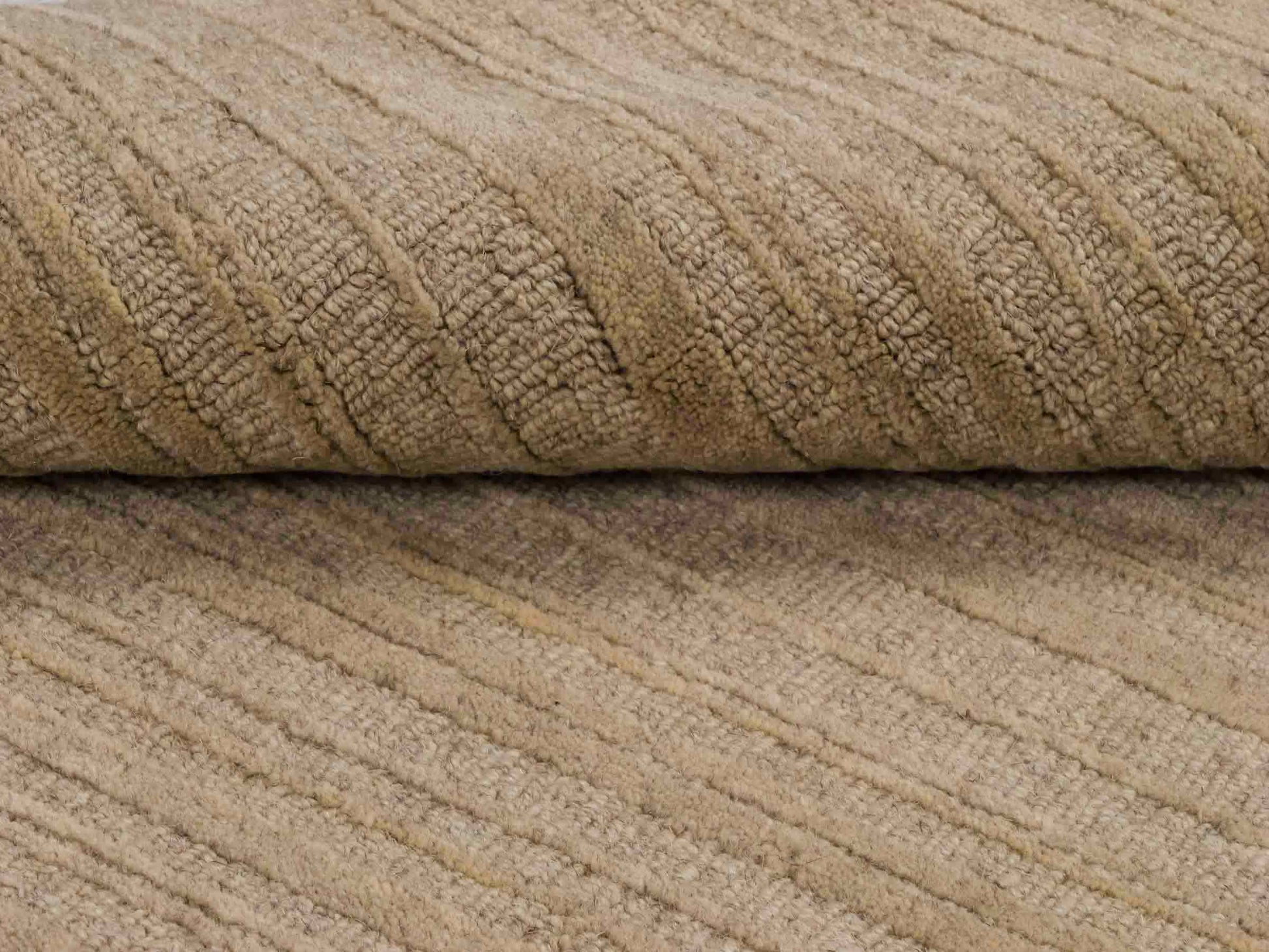 Moderner, Handloom Lori Orientteppich von Khademi aus Wolle, beige. Geometrisches Design. Produziert in Indien. Größe: 149x82cm. Teppichnummer: KB4-1520. Verkauf durch Jupiter Intl.