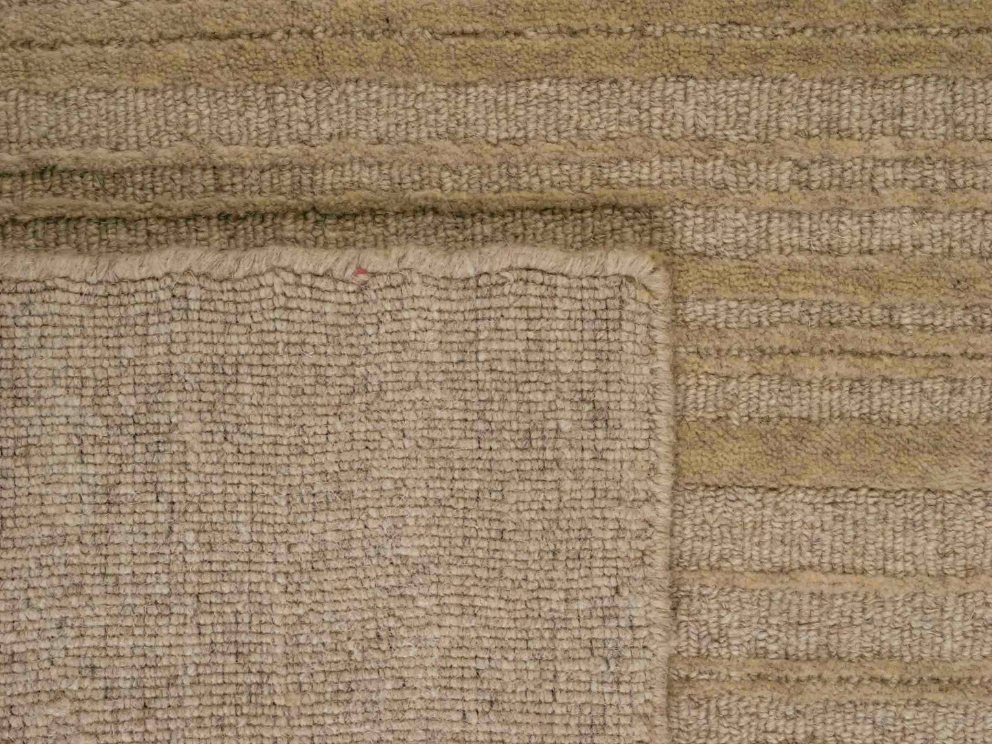 Moderner, Handloom Lori Orientteppich von Khademi aus Wolle, beige. Geometrisches Design. Produziert in Indien. Größe: 149x82cm. Teppichnummer: KB4-1520. Verkauf durch Jupiter Intl.