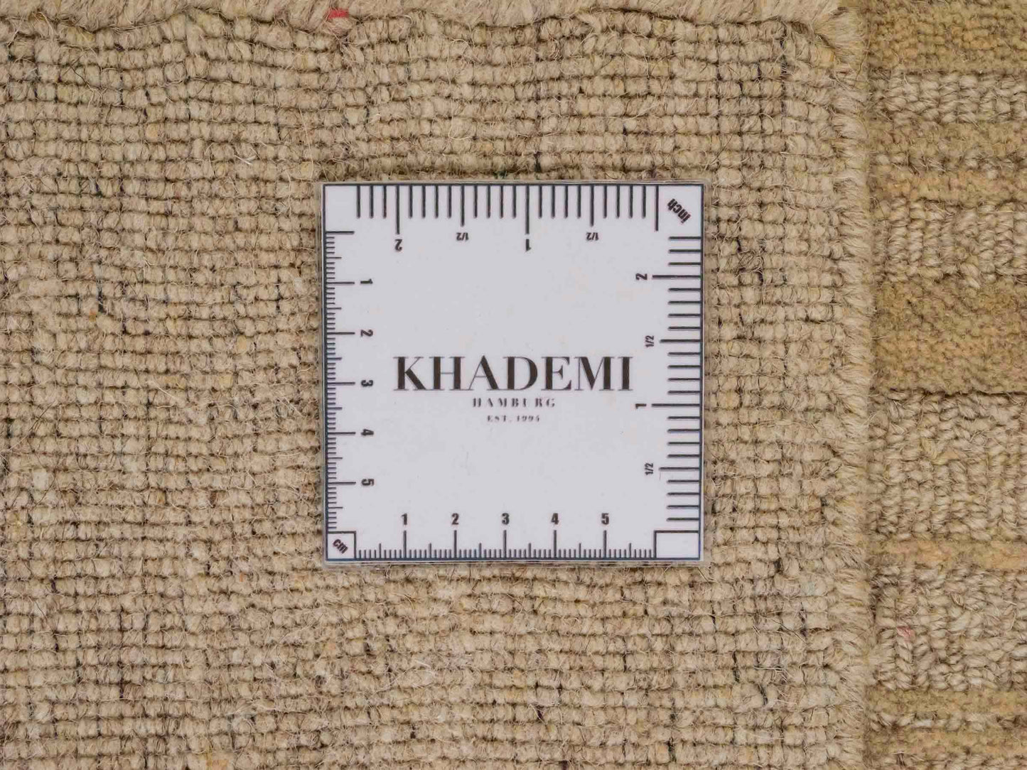 Moderner, Handloom Lori Orientteppich von Khademi aus Wolle, beige. Geometrisches Design. Produziert in Indien. Größe: 149x82cm. Teppichnummer: KB4-1520. Verkauf durch Jupiter Intl.