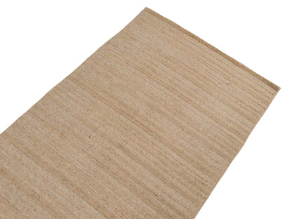 Moderner, Handloom Lori Orientteppich von Khademi aus Wolle, beige. Geometrisches Design. Produziert in Indien. Größe: 149x82cm. Teppichnummer: KB4-1520. Verkauf durch Jupiter Intl.