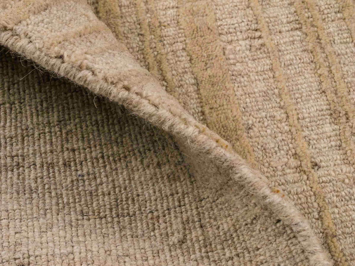 Moderner, Handloom Lori Orientteppich von Khademi aus Wolle, beige. Geometrisches Design. Produziert in Indien. Größe: 149x82cm. Teppichnummer: KB4-1520. Verkauf durch Jupiter Intl.