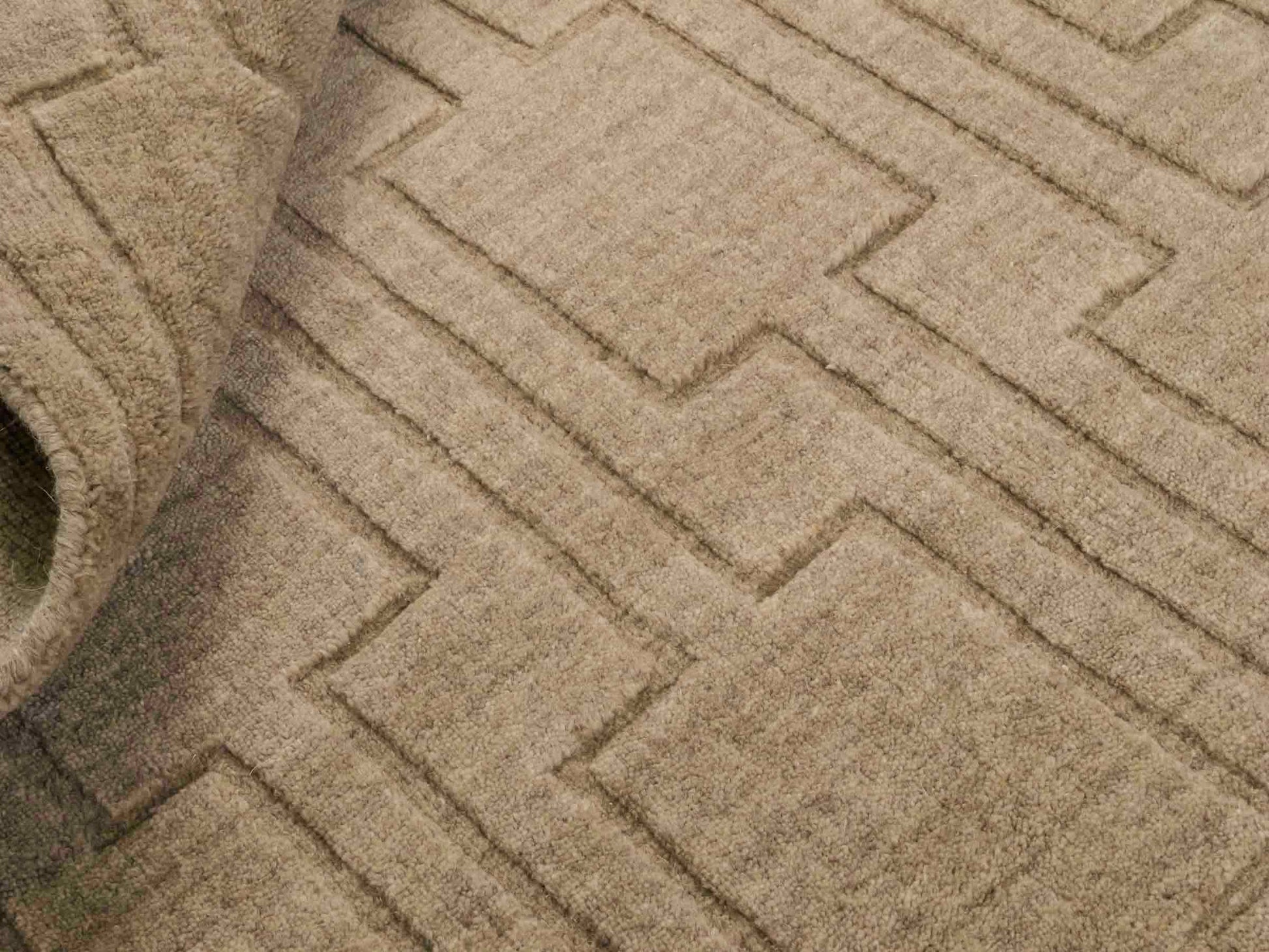 Moderner, Handloom Lori Orientteppich von Khademi aus Wolle, beige. Geometrisches Design. Produziert in Indien. Größe: 149x82cm. Teppichnummer: KB4-1521. Verkauf durch Jupiter Intl.