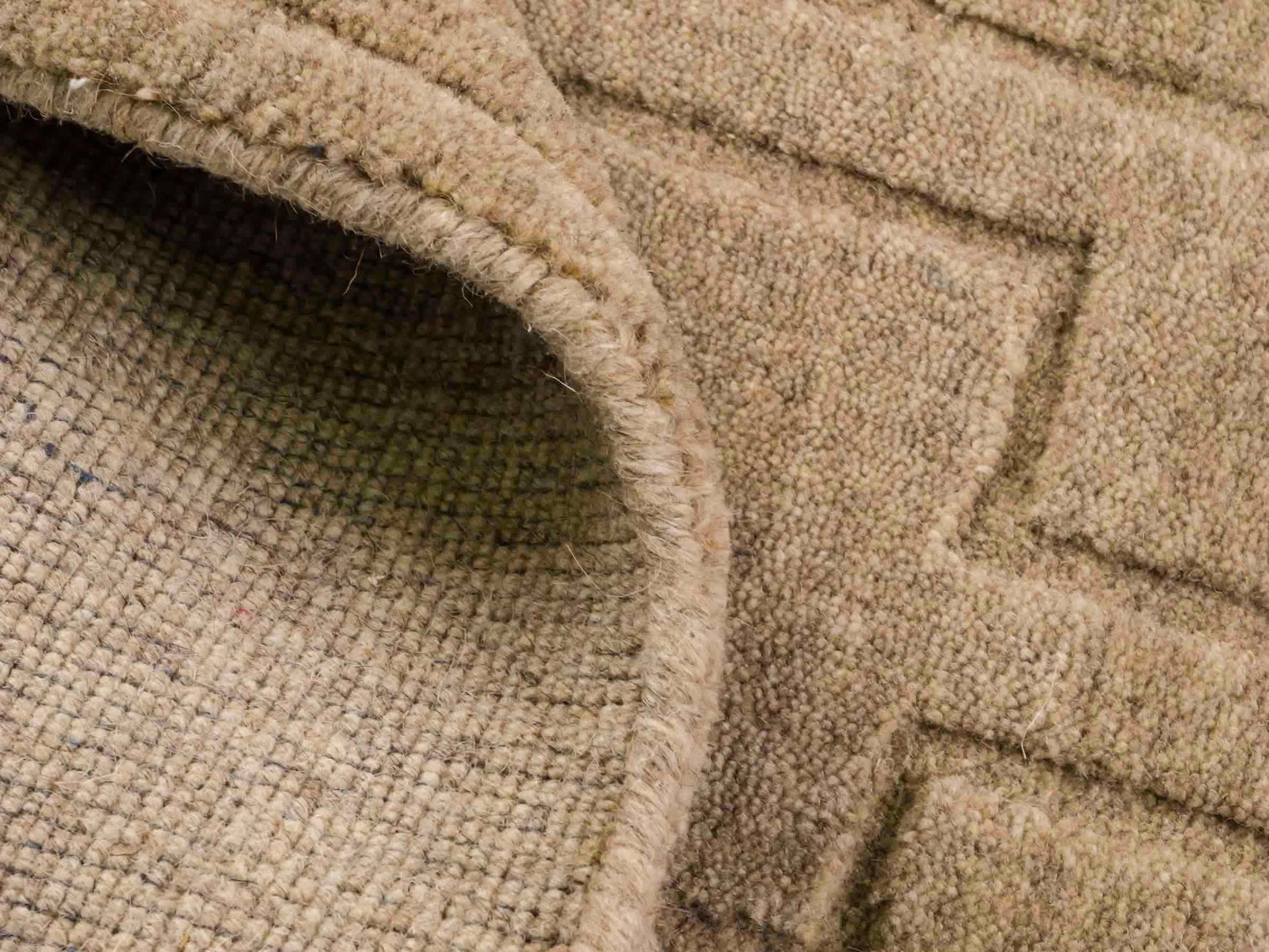 Moderner, Handloom Lori Orientteppich von Khademi aus Wolle, beige. Geometrisches Design. Produziert in Indien. Größe: 149x82cm. Teppichnummer: KB4-1521. Verkauf durch Jupiter Intl.