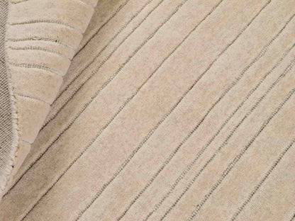 Moderner, Handloom Lori Orientteppich von Khademi aus Wolle, beige. Geometrisches Design. Produziert in Indien. Größe: 150x80cm. Teppichnummer: KB4-1522. Verkauf durch Jupiter Intl.