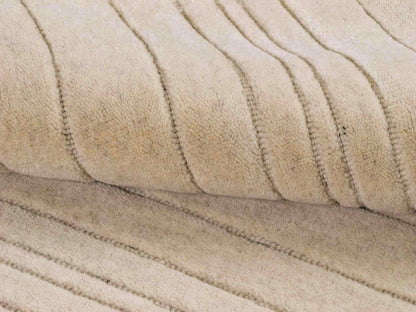 Moderner, Handloom Lori Orientteppich von Khademi aus Wolle, beige. Geometrisches Design. Produziert in Indien. Größe: 150x80cm. Teppichnummer: KB4-1522. Verkauf durch Jupiter Intl.