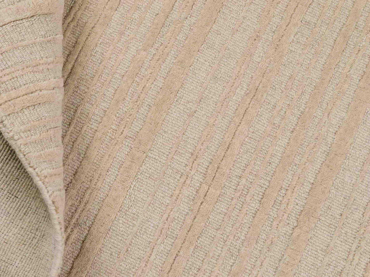 Moderner, Handloom Lori Orientteppich von Khademi aus Wolle, beige. Geometrisches Design. Produziert in Indien. Größe: 150x80cm. Teppichnummer: KB4-1525. Verkauf durch Jupiter Intl.