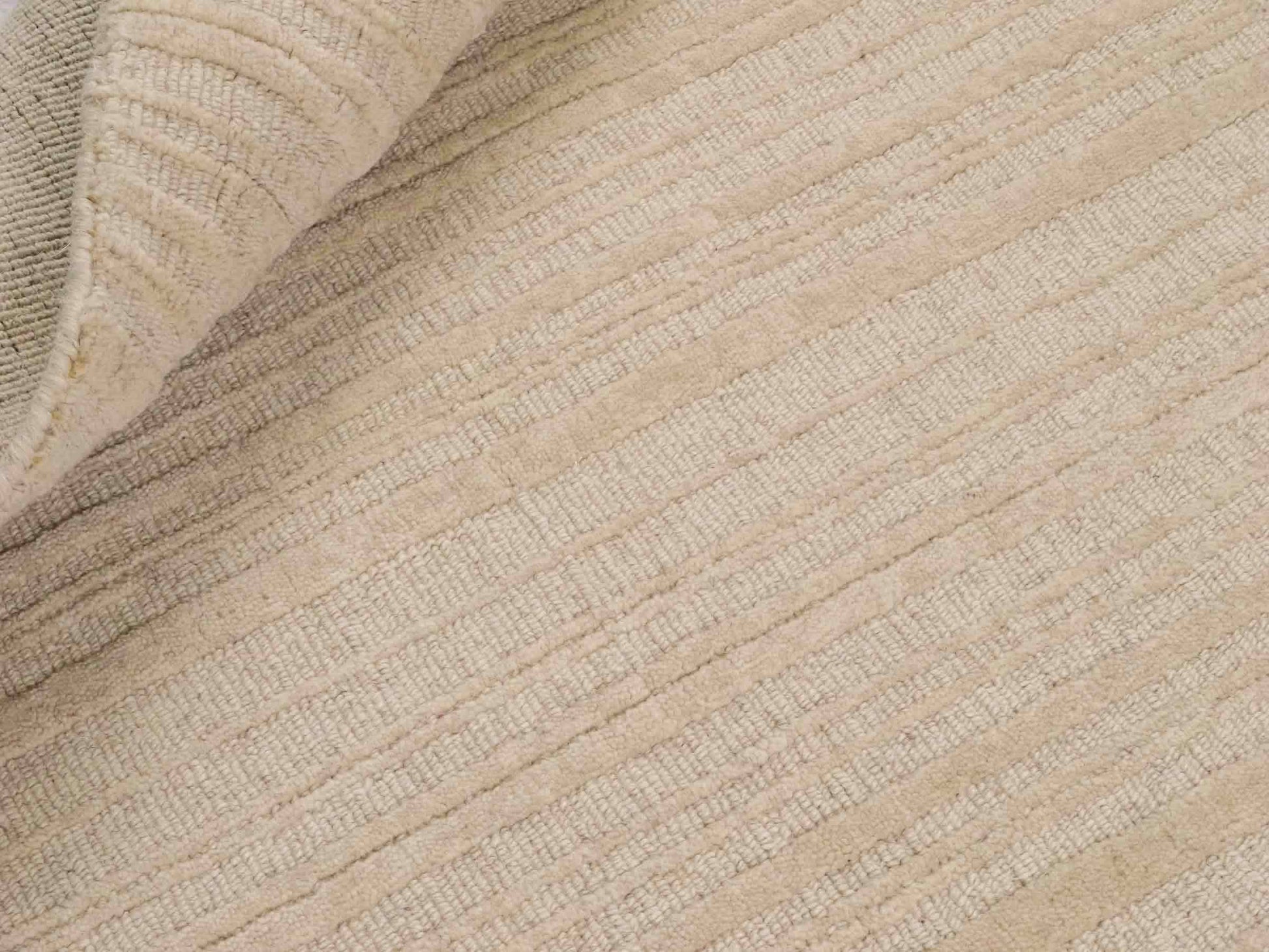 Moderner, Handloom Lori Orientteppich von Khademi aus Wolle, beige. Geometrisches Design. Produziert in Indien. Größe: 150x80cm. Teppichnummer: KB4-1525. Verkauf durch Jupiter Intl.