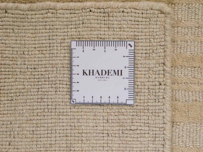 Moderner, Handloom Lori Orientteppich von Khademi aus Wolle, beige. Geometrisches Design. Produziert in Indien. Größe: 150x80cm. Teppichnummer: KB4-1525. Verkauf durch Jupiter Intl.