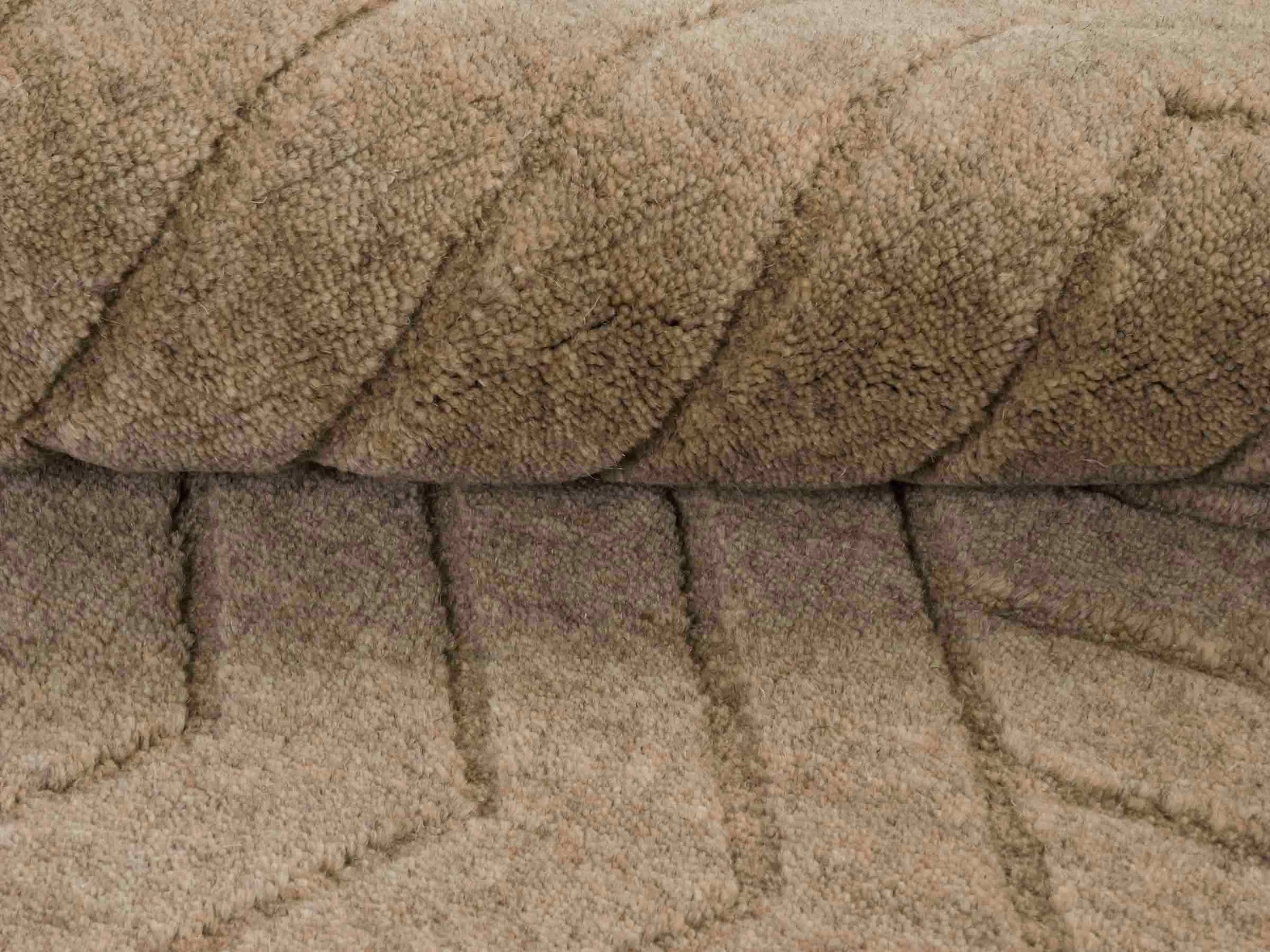 Moderner, Handloom Lori Orientteppich von Khademi aus Wolle, beige. Geometrisches Design. Produziert in Indien. Größe: 150x81cm. Teppichnummer: KB4-1519. Verkauf durch Jupiter Intl.