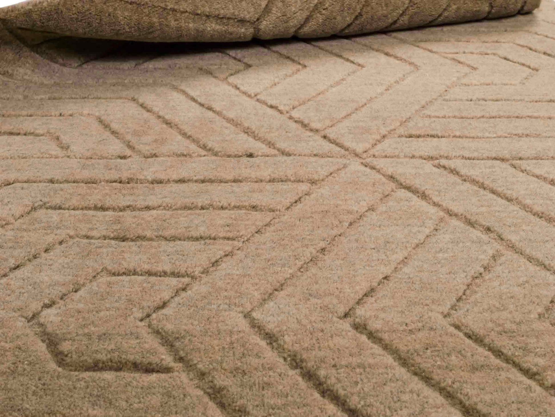 Moderner, Handloom Lori Orientteppich von Khademi aus Wolle, beige. Geometrisches Design. Produziert in Indien. Größe: 150x81cm. Teppichnummer: KB4-1519. Verkauf durch Jupiter Intl.