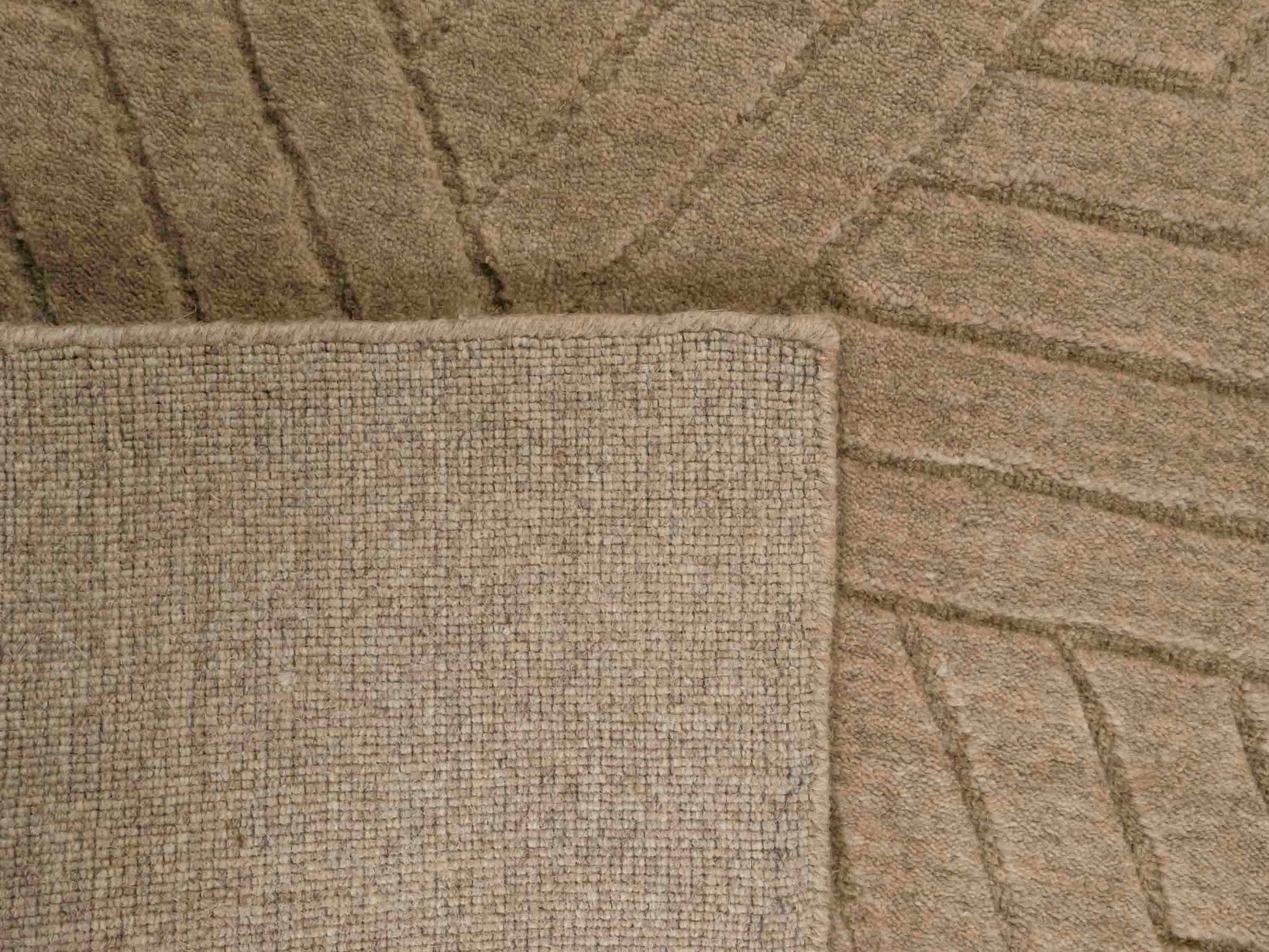 Moderner, Handloom Lori Orientteppich von Khademi aus Wolle, beige. Geometrisches Design. Produziert in Indien. Größe: 150x81cm. Teppichnummer: KB4-1519. Verkauf durch Jupiter Intl.