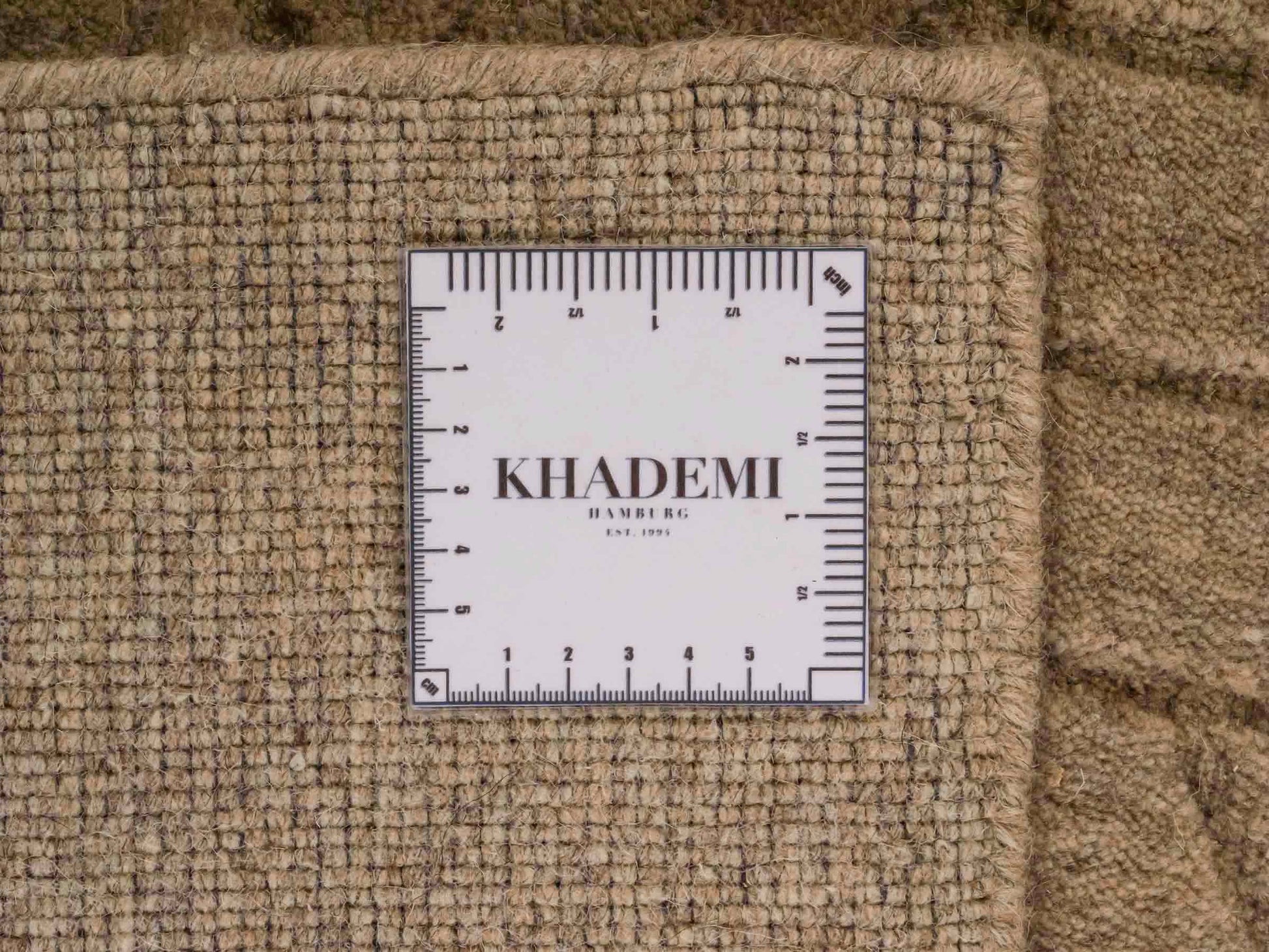 Moderner, Handloom Lori Orientteppich von Khademi aus Wolle, beige. Geometrisches Design. Produziert in Indien. Größe: 150x81cm. Teppichnummer: KB4-1519. Verkauf durch Jupiter Intl.