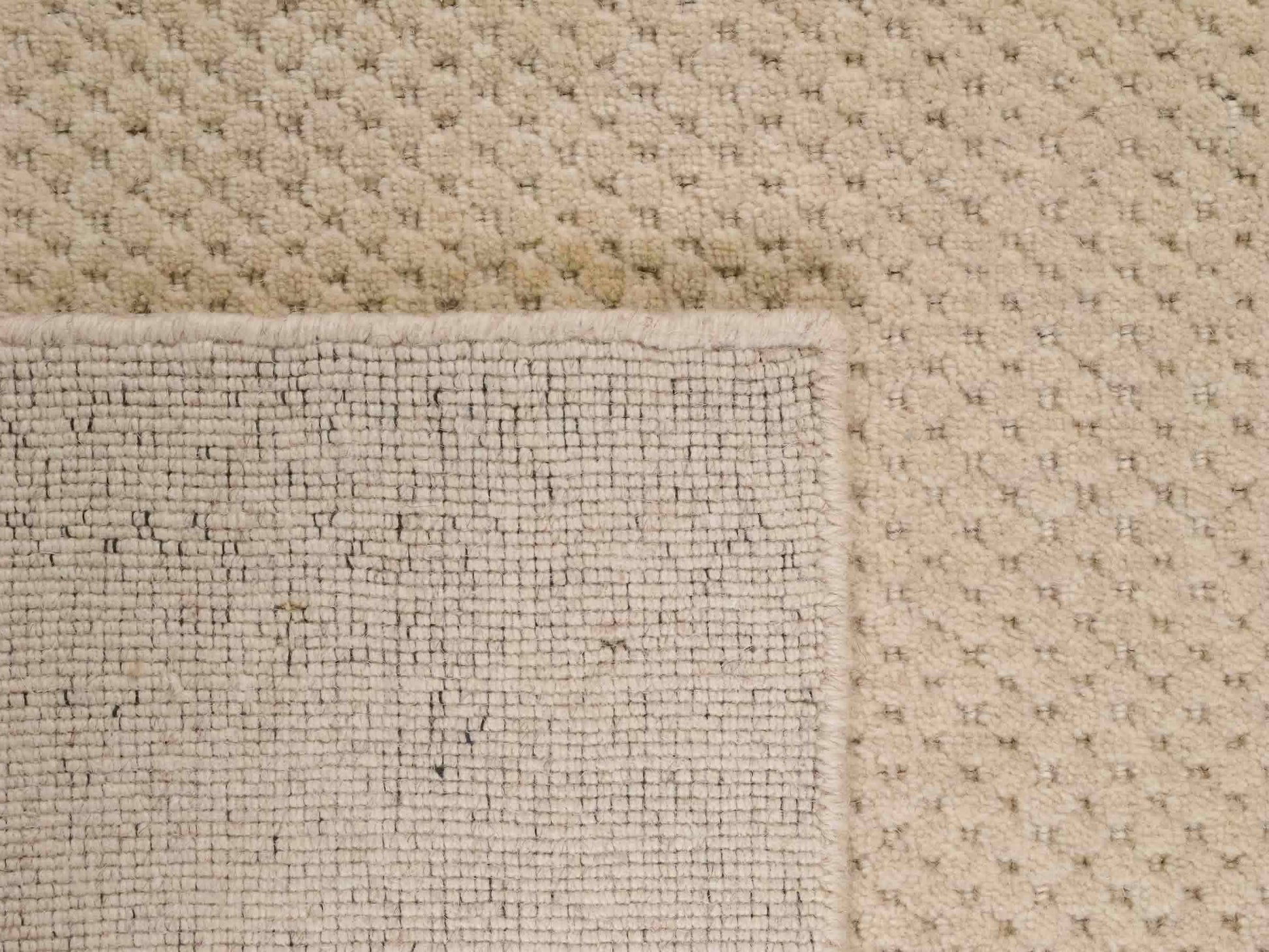 Moderner, Handloom Lori Orientteppich von Khademi aus Wolle, beige. Geometrisches Design. Produziert in Indien. Größe: 150x83cm. Teppichnummer: KB4-1530. Verkauf durch Jupiter Intl.