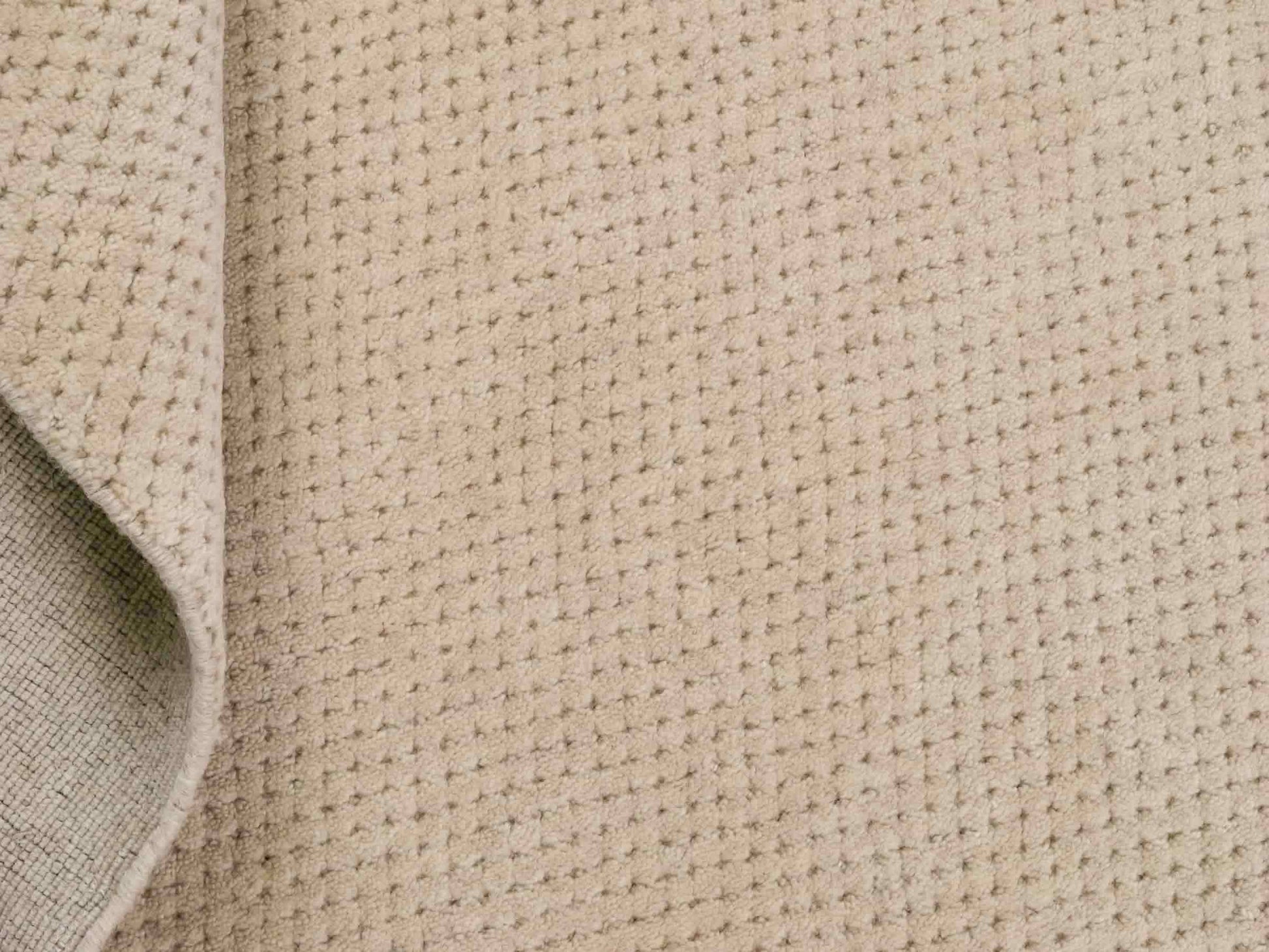 Moderner, Handloom Lori Orientteppich von Khademi aus Wolle, beige. Geometrisches Design. Produziert in Indien. Größe: 151x82cm. Teppichnummer: KB4-1524. Verkauf durch Jupiter Intl.