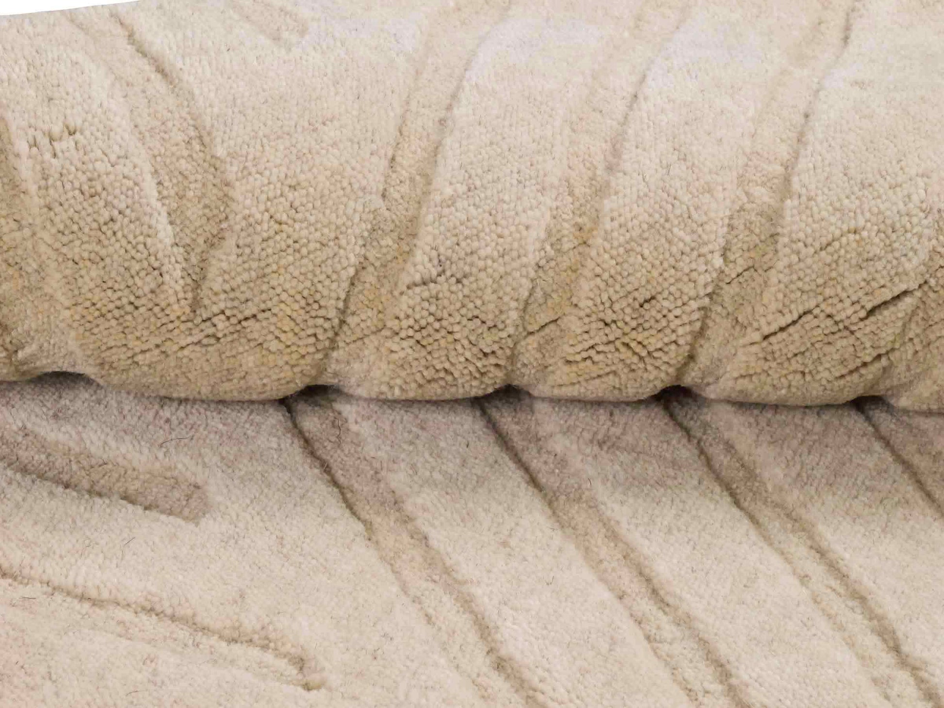 Moderner, Handloom Lori Orientteppich von Khademi aus Wolle, beige. Geometrisches Design. Produziert in Indien. Größe: 151x83cm. Teppichnummer: KB4-1527. Verkauf durch Jupiter Intl.