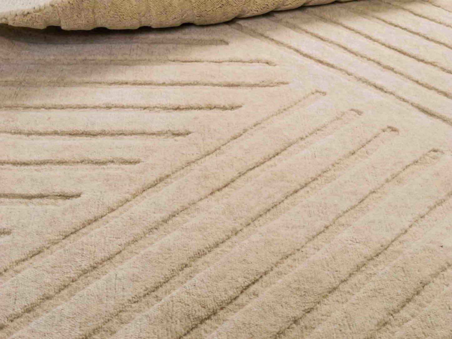 Moderner, Handloom Lori Orientteppich von Khademi aus Wolle, beige. Geometrisches Design. Produziert in Indien. Größe: 151x83cm. Teppichnummer: KB4-1527. Verkauf durch Jupiter Intl.