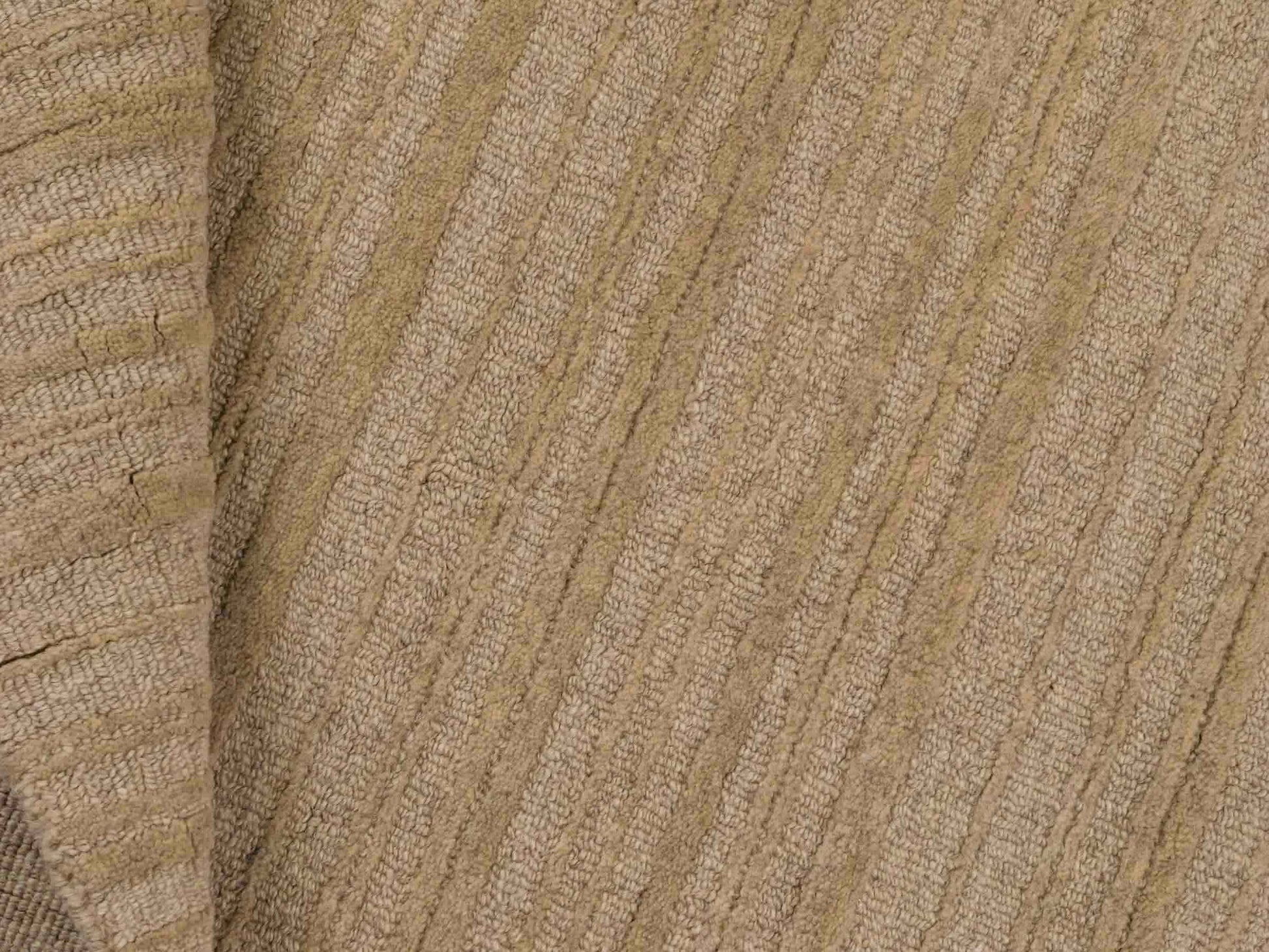 Moderner, Handloom Lori Orientteppich von Khademi aus Wolle, beige. Geometrisches Design. Produziert in Indien. Größe: 152x79cm. Teppichnummer: KB4-1526. Verkauf durch Jupiter Intl.
