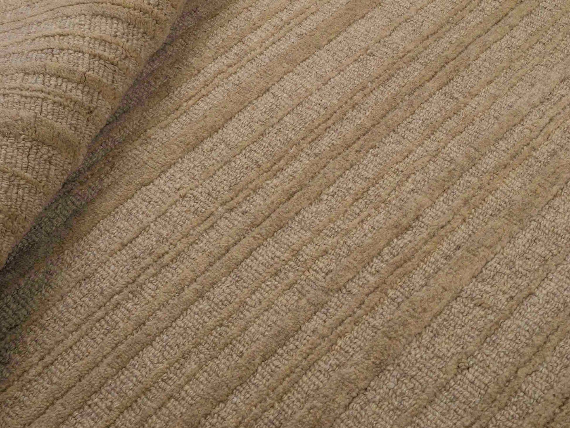 Moderner, Handloom Lori Orientteppich von Khademi aus Wolle, beige. Geometrisches Design. Produziert in Indien. Größe: 152x79cm. Teppichnummer: KB4-1526. Verkauf durch Jupiter Intl.