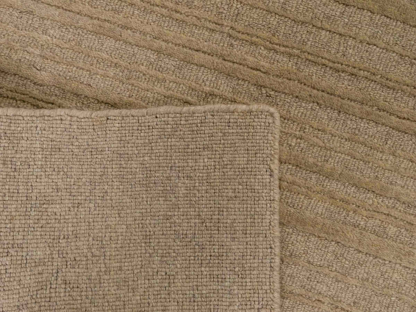 Moderner, Handloom Lori Orientteppich von Khademi aus Wolle, beige. Geometrisches Design. Produziert in Indien. Größe: 152x79cm. Teppichnummer: KB4-1526. Verkauf durch Jupiter Intl.