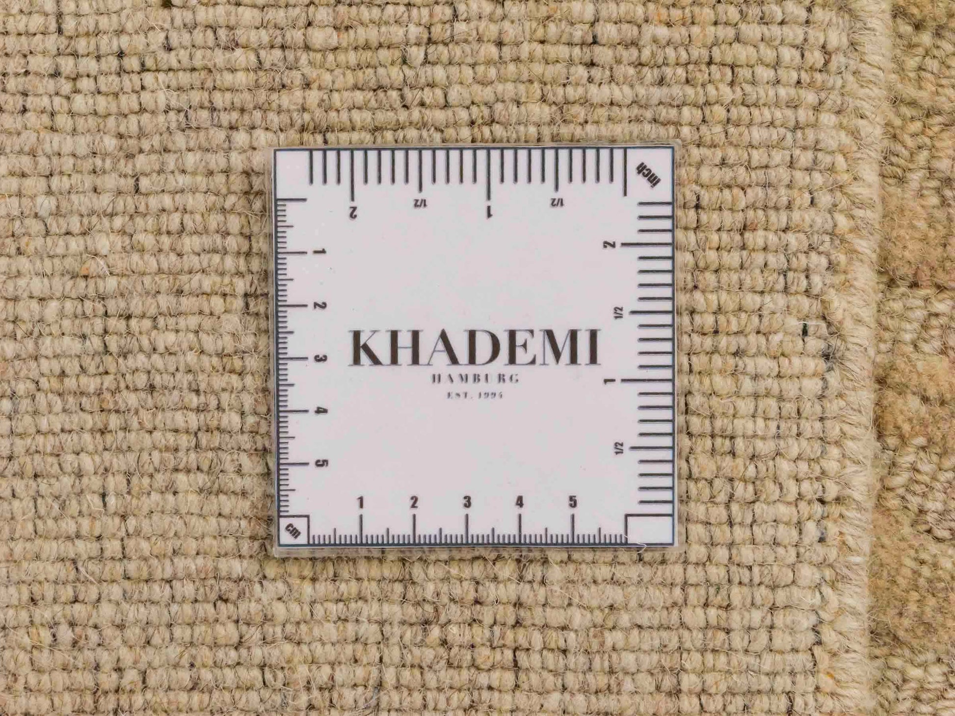 Moderner, Handloom Lori Orientteppich von Khademi aus Wolle, beige. Geometrisches Design. Produziert in Indien. Größe: 152x79cm. Teppichnummer: KB4-1526. Verkauf durch Jupiter Intl.