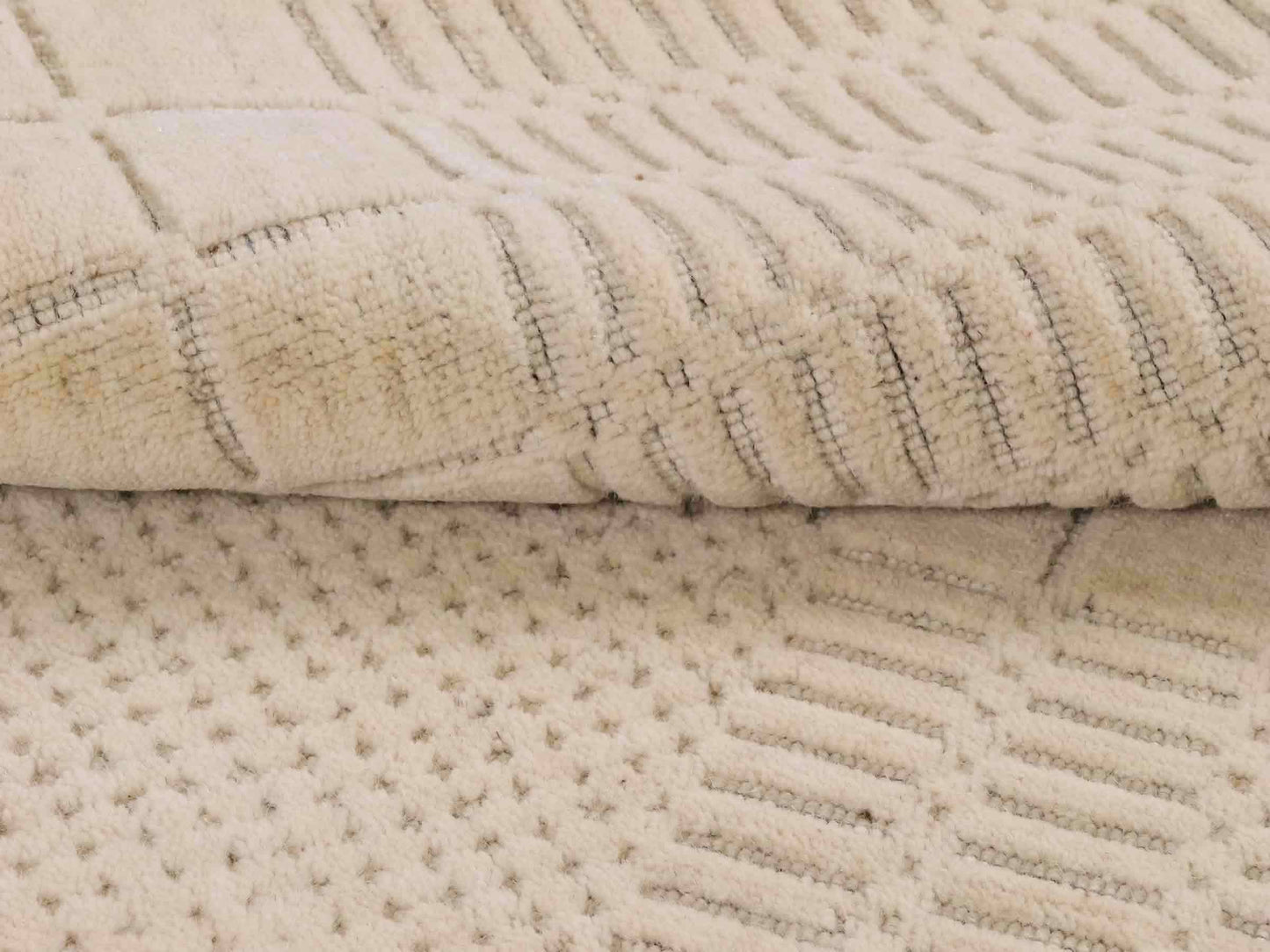 Moderner, Handloom Lori Orientteppich von Khademi aus Wolle, cremeweiß. Geometrisches Design. Produziert in Indien. Größe: 152x83cm. Teppichnummer: KB4-1523. Verkauf durch Jupiter Intl.