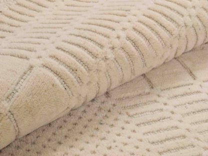 Moderner, Handloom Lori Orientteppich von Khademi aus Wolle, cremeweiß. Geometrisches Design. Produziert in Indien. Größe: 153x83cm. Teppichnummer: KB4-1528. Verkauf durch Jupiter Intl.