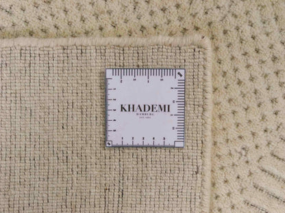 Moderner, Handloom Lori Orientteppich von Khademi aus Wolle, cremeweiß. Geometrisches Design. Produziert in Indien. Größe: 153x83cm. Teppichnummer: KB4-1528. Verkauf durch Jupiter Intl.