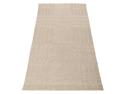 Moderner, Handloom Lori Orientteppich von Khademi aus Wolle, cremeweiß. Geometrisches Design. Produziert in Indien. Größe: 153x83cm. Teppichnummer: KB4-1528. Verkauf durch Jupiter Intl.