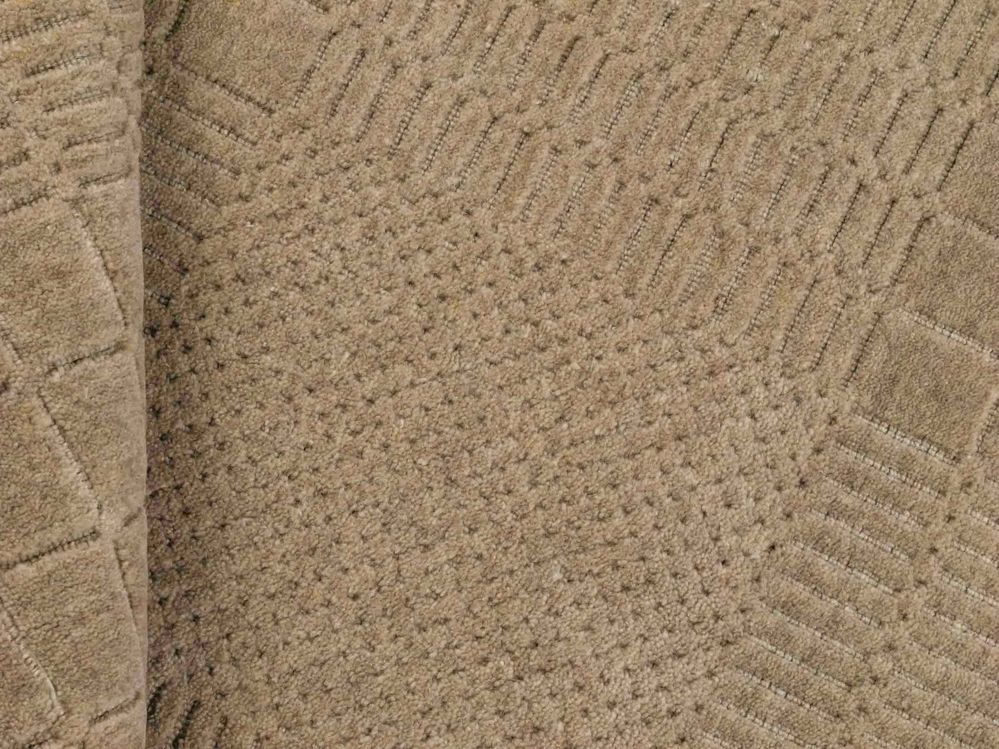 Moderner, Handloom Lori Orientteppich von Khademi aus Wolle, beige. Geometrisches Design. Produziert in Indien. Größe: 154x83cm. Teppichnummer: KB4-1531. Verkauf durch Jupiter Intl.