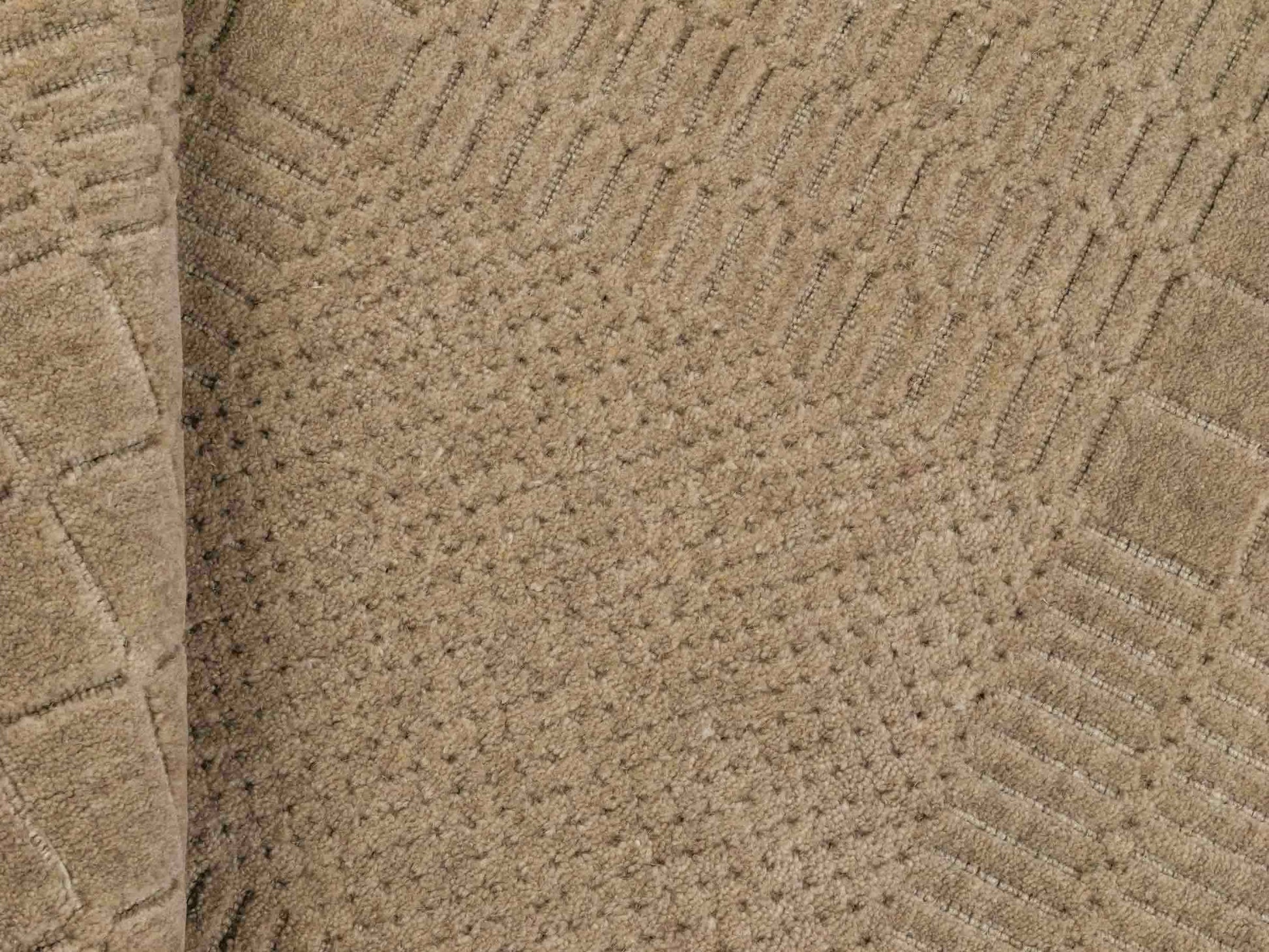 Moderner, Handloom Lori Orientteppich von Khademi aus Wolle, beige. Geometrisches Design. Produziert in Indien. Größe: 154x83cm. Teppichnummer: KB4-1531. Verkauf durch Jupiter Intl.