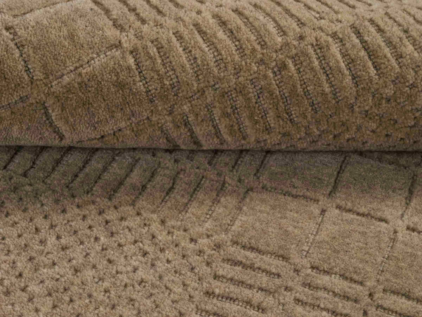 Moderner, Handloom Lori Orientteppich von Khademi aus Wolle, beige. Geometrisches Design. Produziert in Indien. Größe: 154x83cm. Teppichnummer: KB4-1531. Verkauf durch Jupiter Intl.