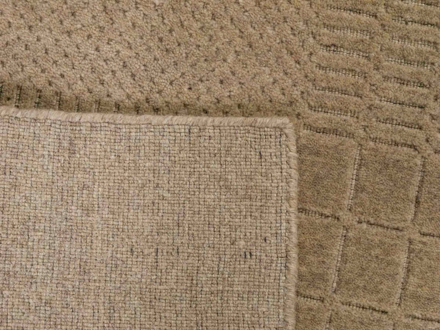 Moderner, Handloom Lori Orientteppich von Khademi aus Wolle, beige. Geometrisches Design. Produziert in Indien. Größe: 154x83cm. Teppichnummer: KB4-1531. Verkauf durch Jupiter Intl.