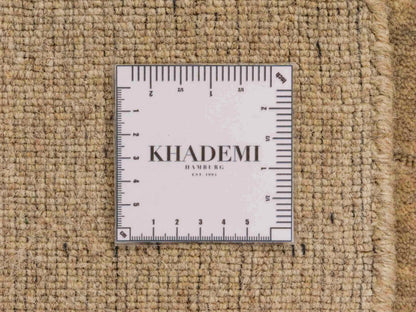 Moderner, Handloom Lori Orientteppich von Khademi aus Wolle, beige. Geometrisches Design. Produziert in Indien. Größe: 154x83cm. Teppichnummer: KB4-1531. Verkauf durch Jupiter Intl.