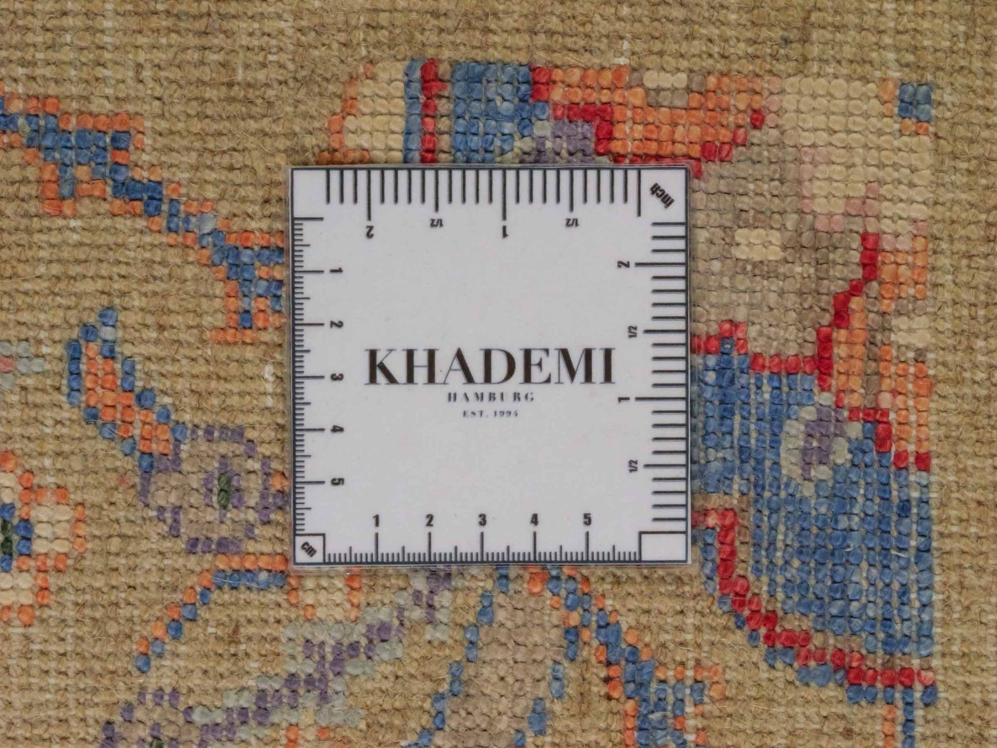 Handgeknüpfter Designer Oushak Orientteppich von Khademi aus Wolle mit Viskose, grün, mehrfarbig. Modernes Vintage-Design. Von Hand geknüpft in Indien. Größe: 196x142cm. Teppichnummer: KB4-1626. Verkauf durch Jupiter Intl.