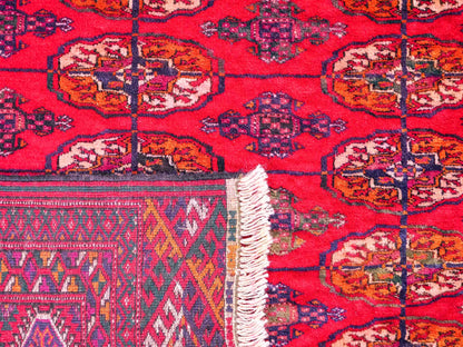 Handgeknüpfter, kaukasischer Orientteppich aus Wolle von Khademi. Größe: 180 x 155 cm. Farbe: Rot. Verkauf durch JUPITER Intl.