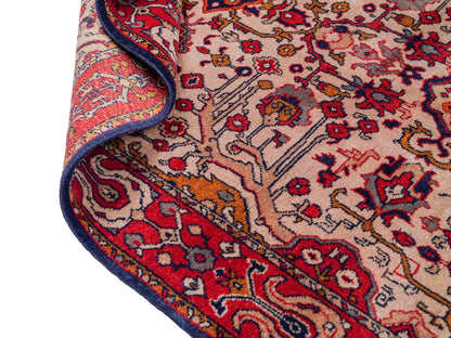 Handgeknüpfter, kaukasischer Orientteppich aus Wolle von Khademi. Größe: 182 x 126 cm. Farbe: Cremeweiß, rot. Verkauf durch JUPITER Intl.