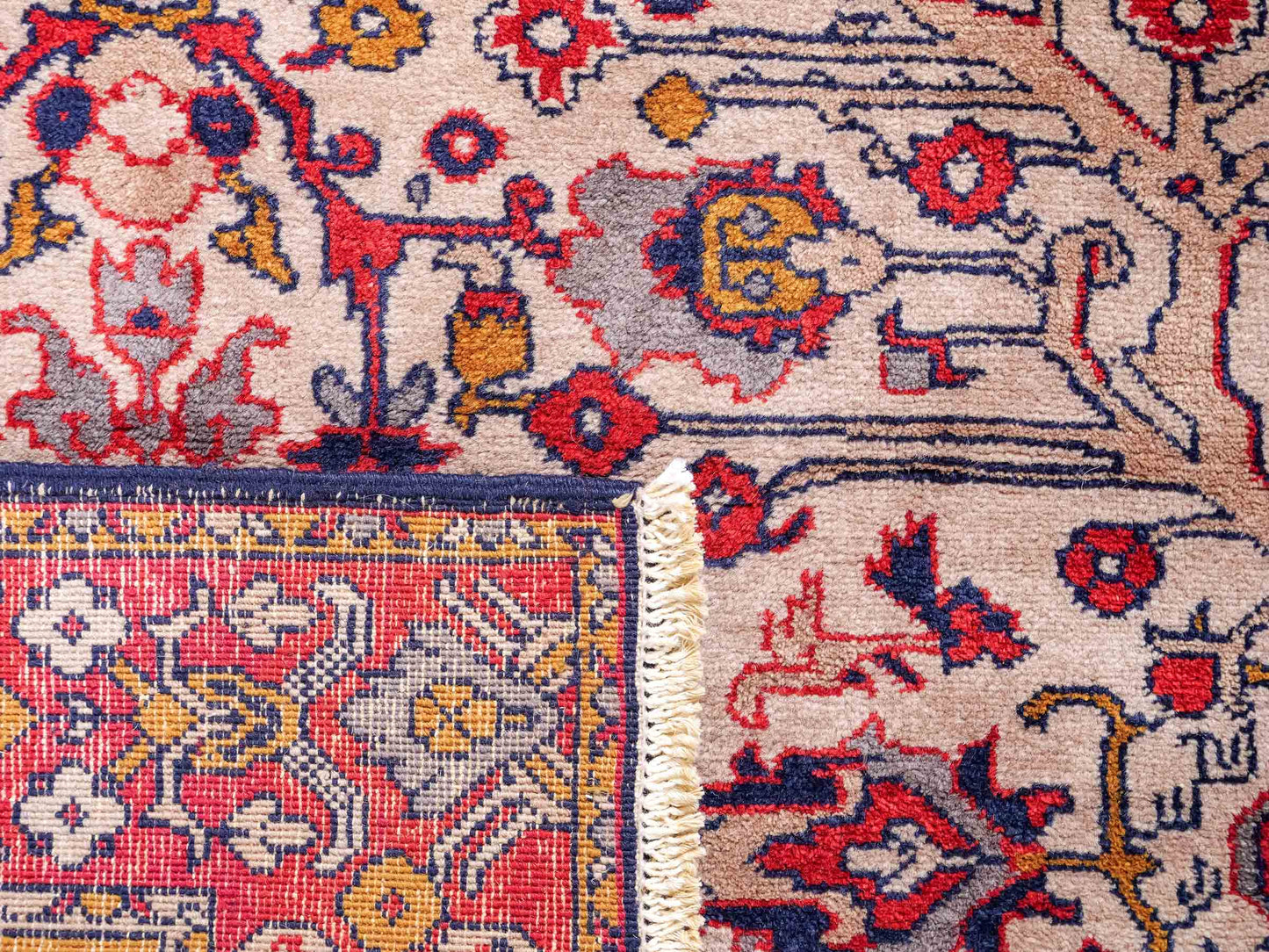 Handgeknüpfter, kaukasischer Orientteppich aus Wolle von Khademi. Größe: 182 x 126 cm. Farbe: Cremeweiß, rot. Verkauf durch JUPITER Intl.