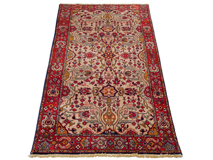Handgeknüpfter, kaukasischer Orientteppich aus Wolle von Khademi. Größe: 182 x 126 cm. Farbe: Cremeweiß, rot. Verkauf durch JUPITER Intl.