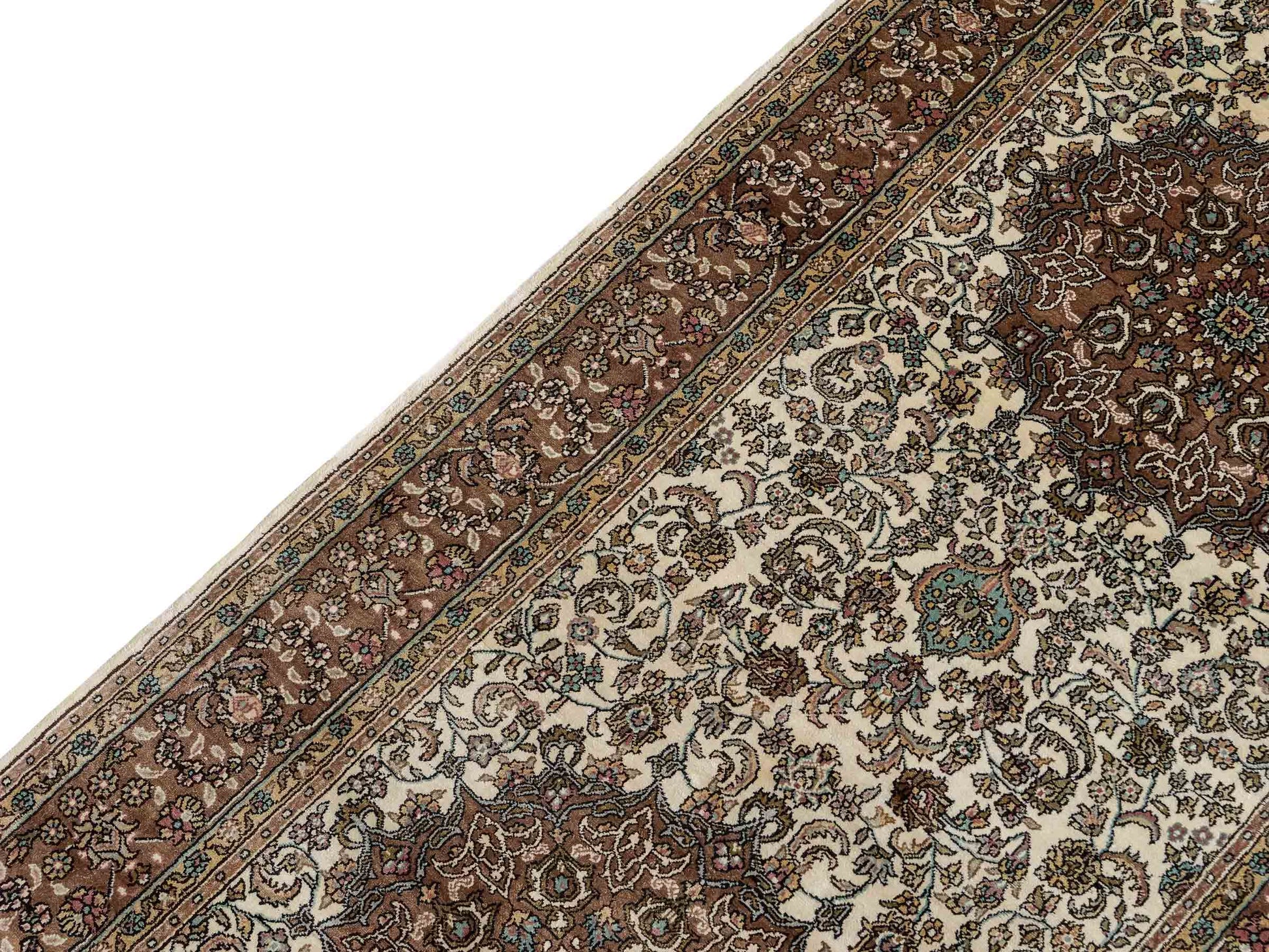 Sehr feiner, handgeknüpfter, chinesischer Ghom Orientteppich Läufer aus gesponnener Seide mit Medaillon-Design von Khademi, creme, braun. 303x80 cm. Verkauf durch Jupiter Intl.